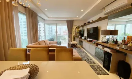 Apartamento mobiliado com 3 dormitórios, sendo 1 suíte, 3 vagas - centro - florianópolis