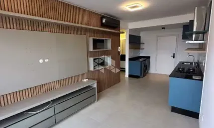 APARTAMENTO SEMIMOBILIADO COM 1 SUÍTE 1 VAGA E 1 HOBBY BOX NO ESTREITO EM FLORIANÓPOLIS - SC