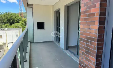 APARTAMENTO SEMIMOBILIADO COM 3 QUARTOS NO MONTE VERDE EM FLORIANÓPOLIS