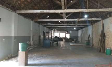 Galpão industrial com 385,28 m²,  com viabilidade para prédio comercial - Centro