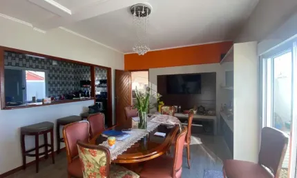 Casa residencial com vista para o mar, 2 andares,  5 suítes e 4 vagas de garagem - Balneário do Estreito - Florianópolis/SC.