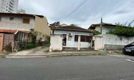 Terreno com 363 m² no bairro Agronômica em Florianópolis.