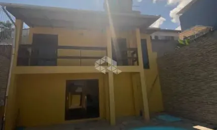 Casa com 6 dormitórios, sendo 3 suítes (1 suíte master com hidromassagem) + edícula com 2 dormitórios, 4 vagas