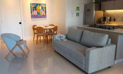 Apartamento mobiliado com 2 dormitórios , sendo 1 suíte, 2 vagas de garagem no bairro Agronômica em Florianópolis/SC.