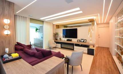 Belíssimo Apartamento semi-mobiliado no bairro Centro próximo ao Shopping Beiramar com 3 suítes e 2 vagas de garagem.