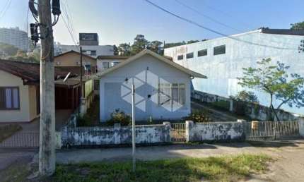Terreno à Venda - 300m² - Bairro Trindade, Florianópolis/SC.