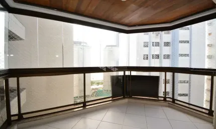 Apartamento com 3 quartos, sendo 1 suíte, 2 vagas de garagem no bairro Agronômica em Florianópolis/SC