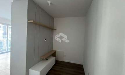 STUDIO COM 1 VAGA DE GARAGEM NO CENTRO DE FLORIANÓPOLIS/SC