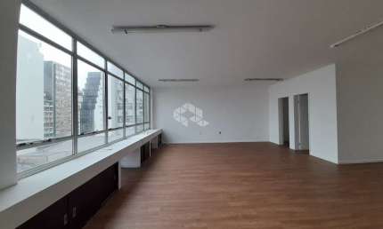 SALA COMERCIAL COM 60,72 m² PRIVATIVOS NO CENTRO DE FLORIANÓPOLIS/SC