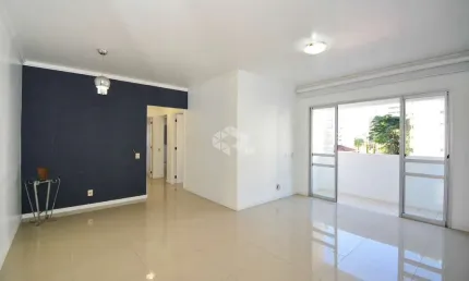 APARTAMENTO SEMIMOBILIADO COM 3 QUARTOS SENDO 1 SUÍTE NO CENTRO DE FLORIANÓPOLIS/SC