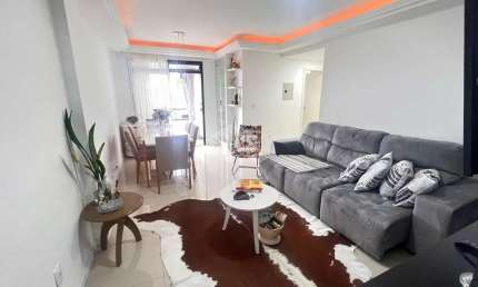 APARTAMENTO MOBILIADO COM 2 QUARTOS SENDO 1 SUÍTE 1 VAGA DE GARAGEM NO BAIRRO ESTREITO EM FLORIANÓPOLIS/SC