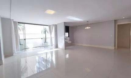APARTAMENTO GARDEN SEMIMOBILIADO COM 3 SUÍTES NO CENTRO DE FLORIANÓPOLIS/SC