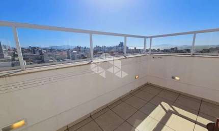 COBERTURA COM 4 QUARTOS SENDO 3 SUÍTES E 3 VAGAS DE GARAGEM NO BALNEÁRIO DO ESTREITO EM FLORIANÓPOLIS/SC