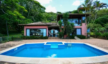 CASA DE ALTO PADRÃO COM 4 QUARTOS SENDO 1 SUÍTE NA LAGOA DA CONCEIÇÃO DE FLORIANÓPOLIS/SC