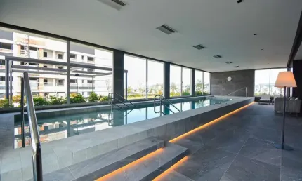 APARTAMENTO DE ALTO PADRÃO COM 2 QUARTOS SENDO SUÍTES E 2 VAGAS DE GARAGEM NO BAIRRO JARDIM ATLANTICO EM FLORIANÓPOLIS/SC