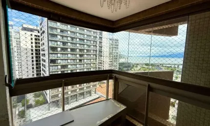 APARTAMENTO MOBILIADO COM 3 QUARTOS VISTA PARA O MAR E LOCALIZAÇÃO PRIVILEGIADA NO CENTRO DE FLORIANÓPOLIS/SC