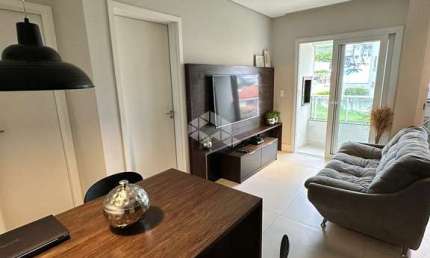 APARTAMENTO SEMIMOBILIADO NO CORREGO GRANDE 1 QUARTO 2 VAGAS E SACADA COM CHURRASQUEIRA