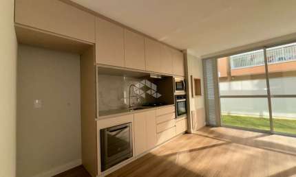 APARTAMENTO GARDEN SEMIMOBILIADO COM 2 SUÍTES E 1 VAGA DE GARAGEM NO BAIRRO INGLESES EM FLORIANÓPOLIS/SC