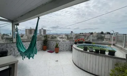 COBERTURA DUPLEX COM 3 QUARTOS SENDO 1 SUÍTE VISTA PANORÂMICA E TERRAÇO NO BAIRRO JARDIM ATLÂNTICO EM FLORIANÓPOLIS/SC