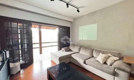 CASA COM 3 QUARTOS SENDO 1 SUÍTE NO BAIRRO PANTANAL EM FLORIANÓPOLIS