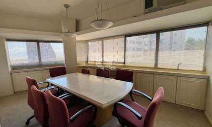 SALA COMERCIAL NO CENTRO DE FLORIANÓPOLIS COM VISTA PARA O MAR E 2 VAGAS DE GARAGEM