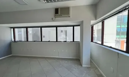 SALA COMERCIAL 42,35 M² PRIVATIVOS COM 1 VAGA DE GARAGEM NO CENTRO DE FLORIANÓPOLIS/SC