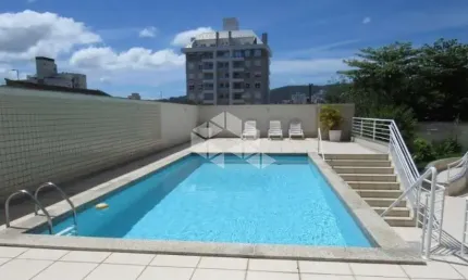 Apartamento 2 quartos 1 suíte 2 vagas e sacada com churrasqueira no bairro trindade florianópolis/sc