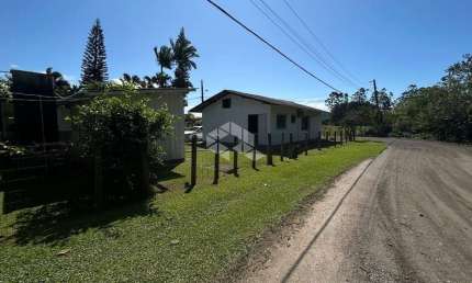TERRENO AMPLO EM VARGEM PEQUENA, FLORIANÓPOLIS, PRÓXIMO ÀS MELHORES PRAIAS E SERVIÇOS ESSENCIAIS