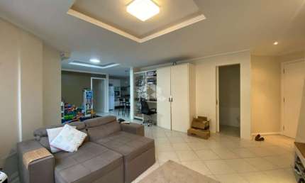 APARTAMENTO 2 QUARTOS 1 SUÍTE SEMIMOBILIADO COM SACADA E CHURRASQUEIRA NO CENTRO DE FLORIANÓPOLIS