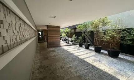 APARTAMENTO REFORMADO COM 2 QUARTOS SENDO 1 SUÍTE NO CENTRO DE FLORIANÓPOLIS