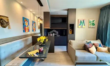 APARTAMENTO MOBILIADO DE 1 QUARTO SENDO SUÍTE COM 2 VAGAS E SACADA NA PRAIA COMPRIDA SÃO JOSÉ