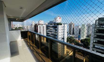 APARTAMENTO SEMIMOBILIADO DE ALTO PADRÃO NO CENTRO DE FLORIANÓPOLIS COM 3 SUÍTES 2 VAGAS E VISTA PANORÂMICA