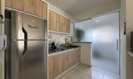 APARTAMENTO SEMIMOBILIADO COM 2 QUARTOS E SACADA COM CHURRASQUEIRA EM SÃO JOSÉ