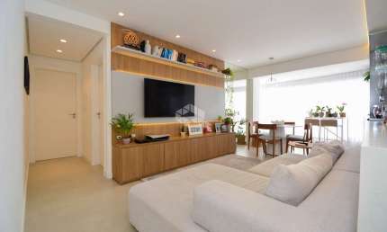 APARTAMENTO SEMIMOBILIADO COM 2 SUÍTES 1 VAGA DE GARAGEM E VISTA PARCIAL DO MAR EM COQUEIROS FLORIANÓPOLIS