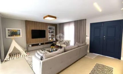 CASA COM 5 QUARTOS SENDO 2 SUÍTES NO PARQUE SÃO JORGE FLORIANÓPOLIS