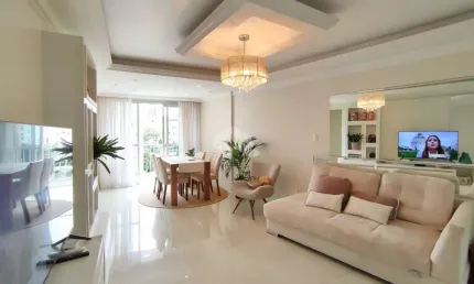 Apartamento mobiliado com 3 quartos sendo 1 suíte e vista para praça no centro de florianópolis