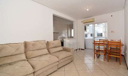 APARTAMENTO DUPLEX  MOBILIADO COM 3 QUARTOS SENDO 1 SUÍTE E 2 VAGAS DE GARAGEM NA TRINDADE FLORIANÓPOLIS