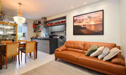 APARTAMENTO SEMIMOBILIADO COM 2 QUARTOS SENDO 1 SUÍTE 2 VAGAS SACADA COM CHURRASQUEIRA E LAZER COMPLETO NO ITACORUBI