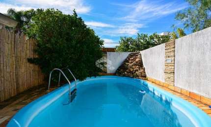 CASA COM 3 QUARTOS SENDO 1 SUÍTE PISCINA E ÁREA GOURMET NO SANTA MÔNICA FLORIANÓPOLIS
