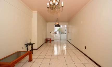 APARTAMENTO AMPLO COM 3 QUARTOS SENDO 1 SUÍTE E EXCELENTE LOCALIZAÇÃO NO CENTRO DE FLORIANÓPOLIS