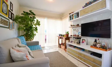 COBERTURA COM 2 QUARTOS SENDO 1 SUÍTE COM VISTA PANORÂMICA  E ÁREA DE LAZER NO CÓRREGO GRANDE EM FLORIANÓPOLIS