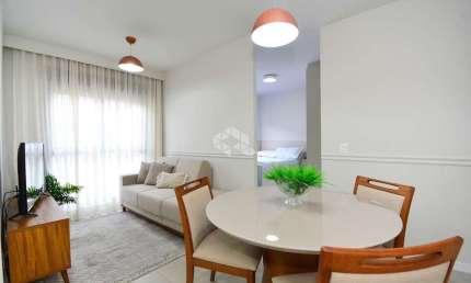 STUDIO MOBILIADO COM 1 SUÍTE E VAGA DE GARAGEM AO LADO DO PÁTIO MILANO NO CENTRO DE FLORIANÓPOLIS