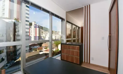SALA COMERCIAL PRONTA PARA USO AO LADO DO SHOPPING BEIRA MAR NO CENTRO DE FLORIANÓPOLIS