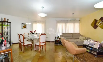 APARTAMENTO AMPLO COM 3 QUARTOS SENDO 1 SUÍTE 3 VAGAS DE GARAGEM VISTA PARCIAL DO MAR NO CENTRO DE FLORIANÓPOLIS