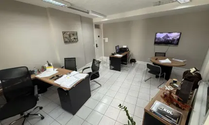 SALA COMERCIAL COM VAGA DE GARAGEM E ELEVADOR NO CENTRO DE FLORIANÓPOLIS