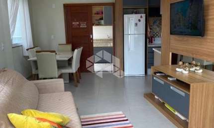 CASA MOBILIADA COM 2 SUÍTES E 3 VAGAS DE GARAGEM NO SÃO JOÃO DO RIO VERMELHO EM FLORIANÓPOLIS/SC