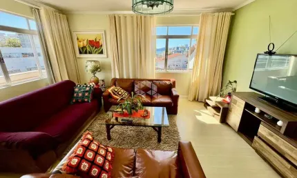 CASA AMPLA 5 QUARTOS SENDO 1 SUÍTE COM VISTA PANORÂMICA E CHURRASQUEIRA NO ESTREITO EM FLORIANÓPOLIS