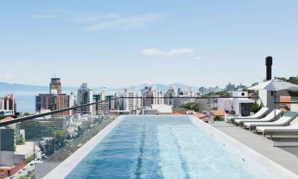 APARTAMENTO COM 2 SUÍTES VISTA PANORÂMICA E LAZER COMPLETO NO CENTRO DE FLORIANÓPOLIS
