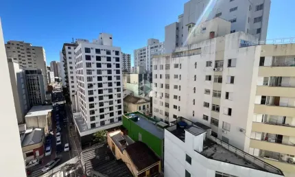 Apartamento com vista panorâmica e vaga de garagem no coração do centro de florianópolis