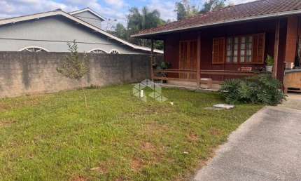 CASA COM 2 QUARTOS QUINTAL E 2 VAGAS NA VARGEM PEQUENA FLORIANÓPOLIS PRONTA PARA MORAR